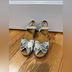 On Foot  Zen Floral 113 women's sandal size 38